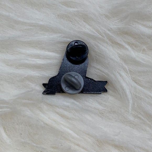 Mean girls enamel pin - Picture 4 of 4